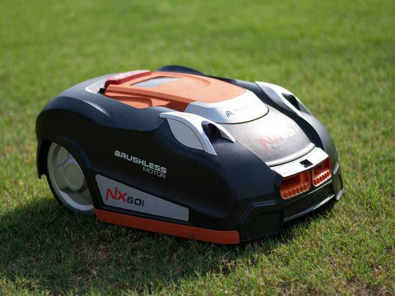 OUTLET - UTILIZZATO PER PROVA - Yard Force NX60i - Robot rasaerba - Con batteria al litio