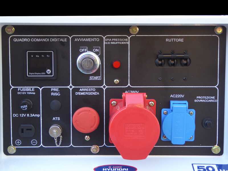 OUTLET - UTILIZZATA PER PROVA - Hyundai DHY8000SE3 - Generatore di corrente diesel silenziato carrellato con AVR 6.3 kW - Continua 6 kW Trifase