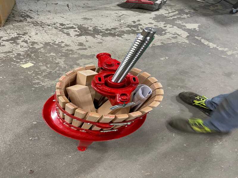 OUTLET - PICCOLI DIFETTI ESTETICI - Baesso Torchio 25 - Torchio per uva manuale - 20 lt