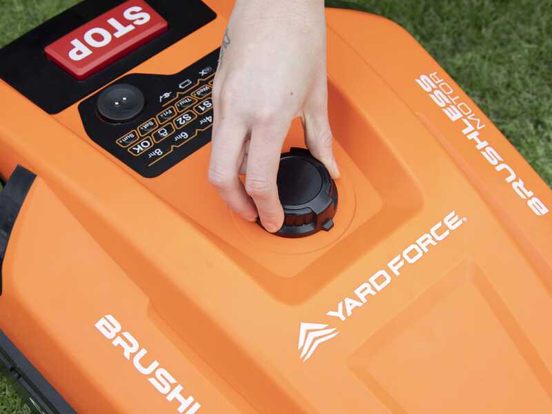 OUTLET - UTILIZZATO PER PROVA - Yard Force Classic 500B - Robot rasaerba - Bluetooth integrato - Sensori anticollisione