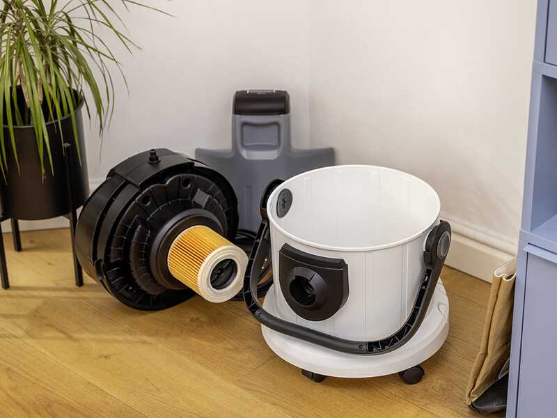 Karcher SE 4 Plus - Lavamoquette - Aspiraliquidi - Bidone acqua pulita/sporca 4 lt - 1000 W
