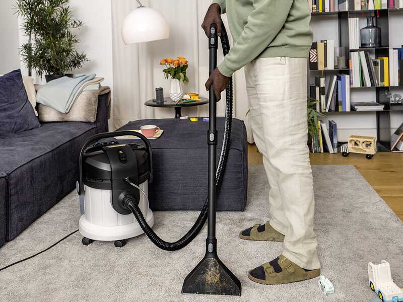 Karcher SE 4 Plus - Lavamoquette - Aspiraliquidi - Bidone acqua pulita/sporca 4 lt - 1000 W