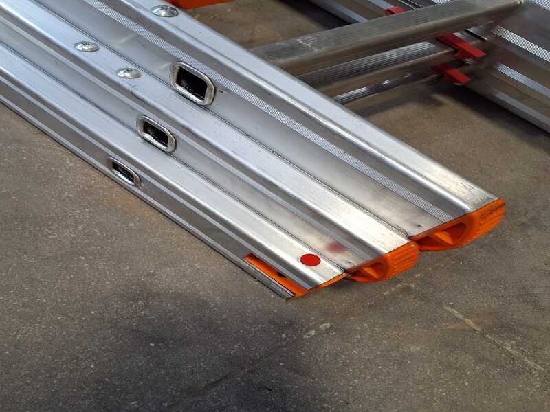 OUTLET - PICCOLI DIFETTI ESTETICI - Facal Genia G380-3, 3x12 gradini, 8.90 mt - Scala telescopica in alluminio