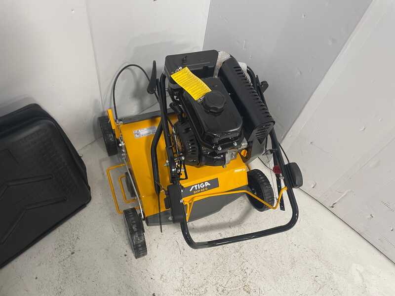 OUTLET - DIFETTI ESTETICI - Stiga SVP 40 G - Arieggiatore professionale a lame mobili - Motore Stiga TM60