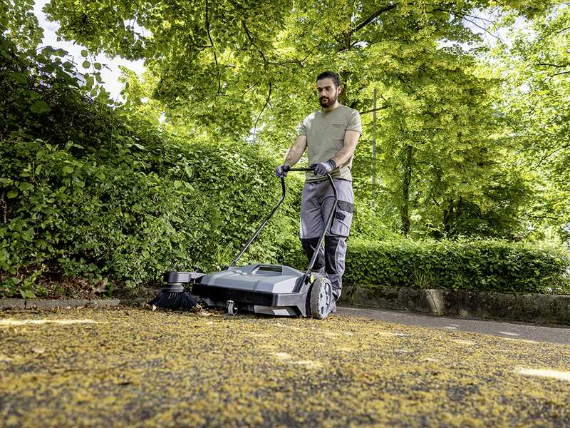 Karcher KM 70/15 C Classic - Spazzatrice manuale a spinta con cesto di raccolta