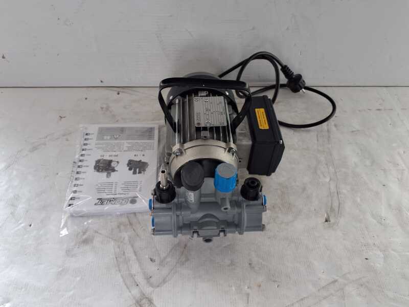 OUTLET - DA ESPOSIZIONE - Comet MTP MC8 EL MNF - Motopompa elettrica per irrorazione - versione per acidi e prodotti chimici