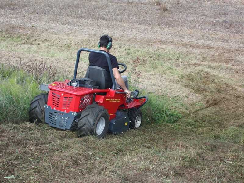 Meccanica Benassi FOX 110 4WD  - Trattorino trinciaerba sfalciatutto - Motore bicilindrico Briggs &amp; Stratton 810cc  - Trasmissione Idrostatica