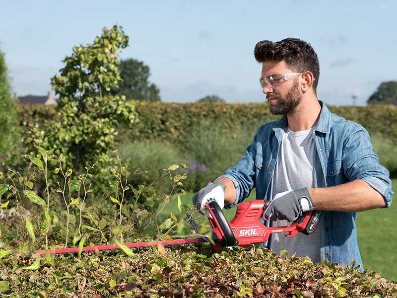 PROMO Skil 0440 CA - Tagliasiepi a batteria - Lama da 55 cm - 20V 2Ah