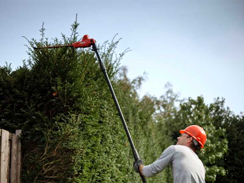 OUTLET - DA ESPOSIZIONE - Skil 0640 CA -  Tagliasiepi su asta di prolunga a batteria - 20V/2.5Ah