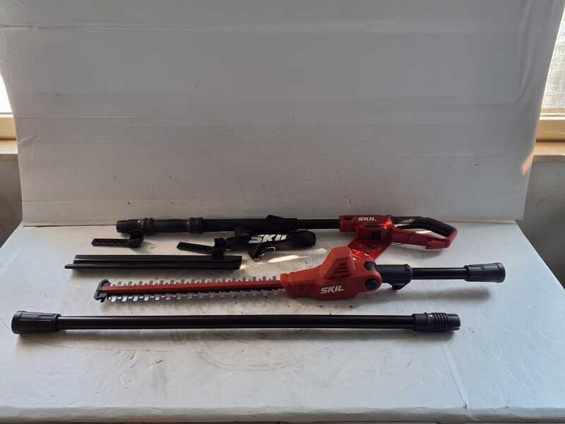 OUTLET - DA ESPOSIZIONE - Skil 0640 CA -  Tagliasiepi su asta di prolunga a batteria - 20V/2.5Ah