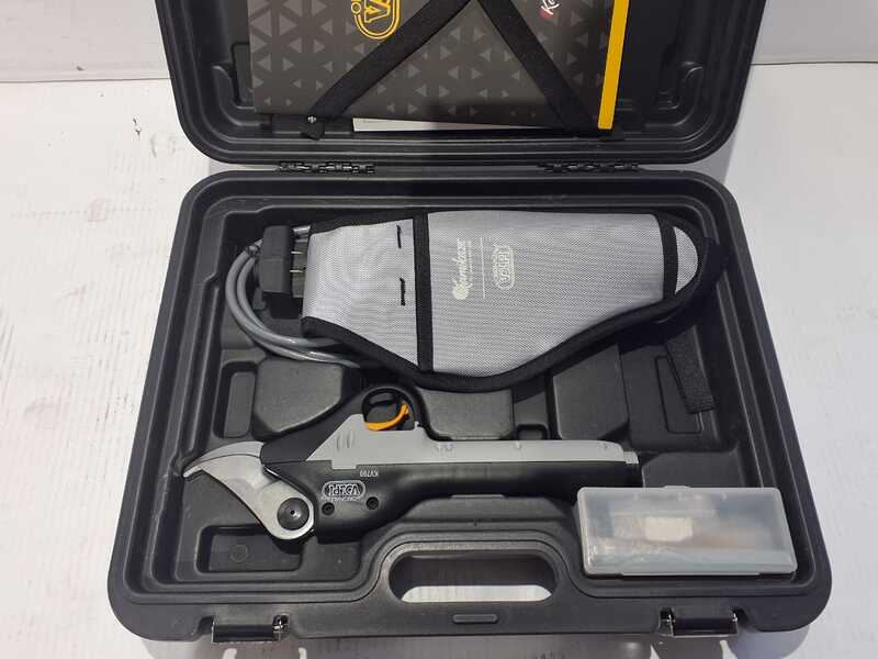 OUTLET - UTILIZZATO PER PROVA - Forbici elettriche da potatura Volpi Kamikaze KV700NB &Oslash; max 40mm (No Batteria)