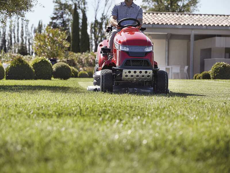 Honda HF 2625 HTE - Trattorino tagliaerba - Cambio idrostatico - Motore Honda GXV690 - Cesto di raccolta con svuotamento elettrico e mulching