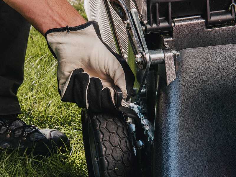 Honda HRD 536 HX - Tagliaerba a scoppio trazionato - Honda GXV 160 - Taglio 53 cm