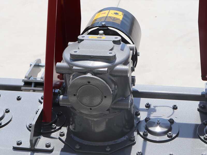 OUTLET - UTILIZZATO PER PROVA - Erpice rotante RH170 - Larghezza di lavoro 170 cm - 16 lame - Serie media con rullo a gabbia