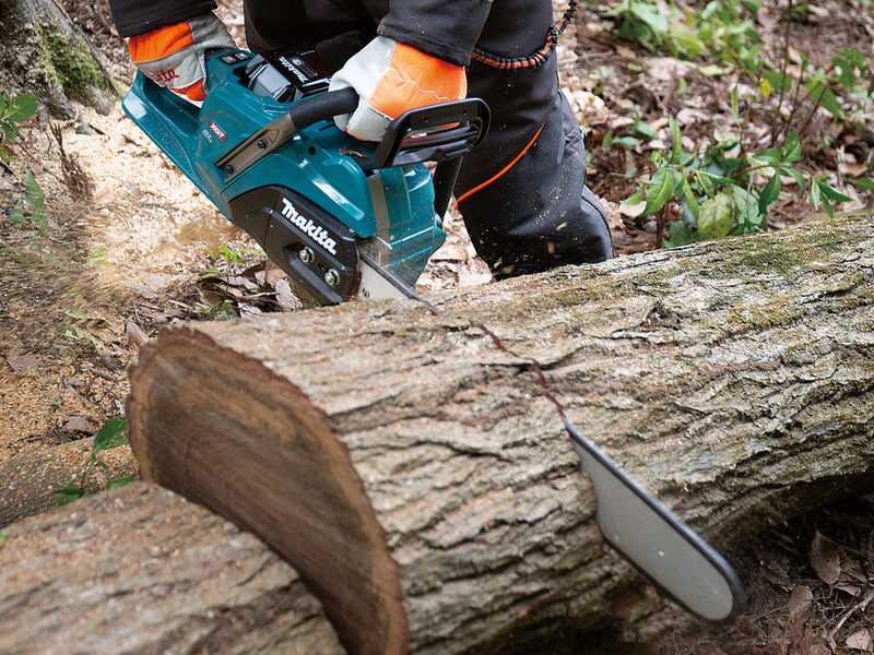 Makita XGT UC030GZ - Elettrosega a batteria - Barra da 50 cm - 40V - SENZA BATTERIA E CARICABATTERIE