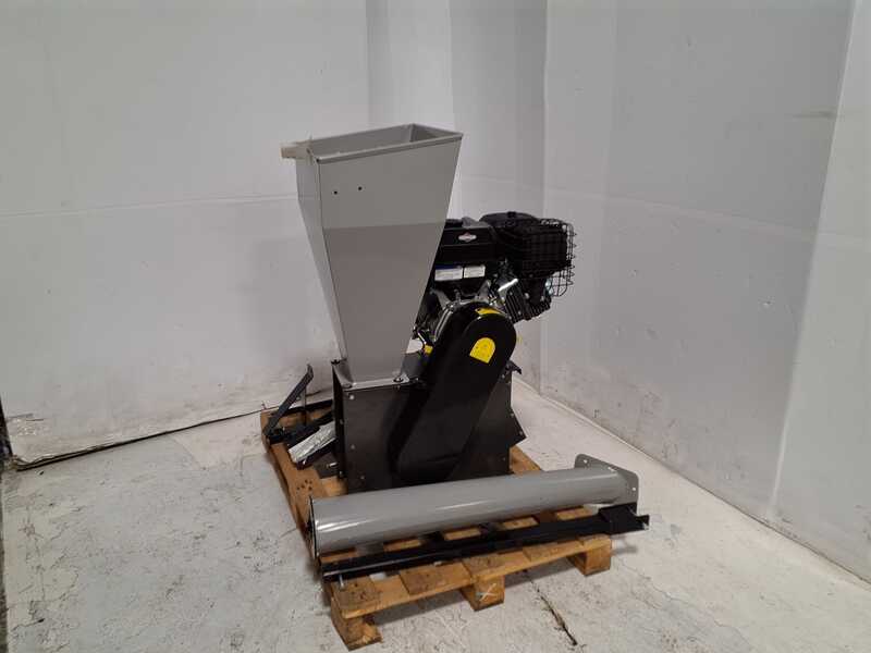 OUTLET - PICCOLI DIFETTI ESTETICI - BlackStone CSB 150 BS - Biotrituratore a scoppio - Motore a benzina Briggs &amp; Stratton 13.5 hp