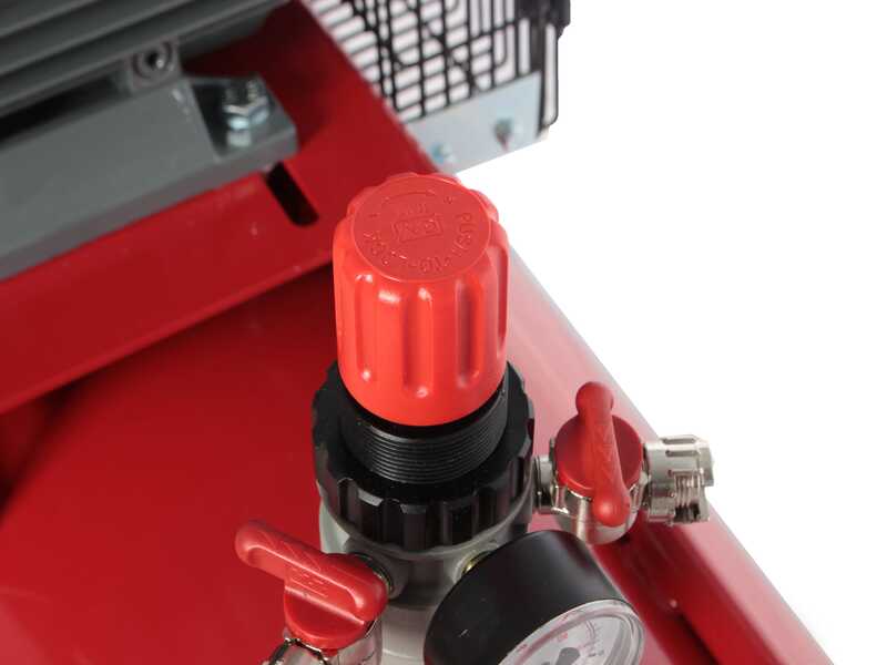 OUTLET - DIFETTI ESTETICI - Airmec CR 204 K18+C TP - Compressore aria a cinghia - Motore elettrico trifase - serbatoio lt 200