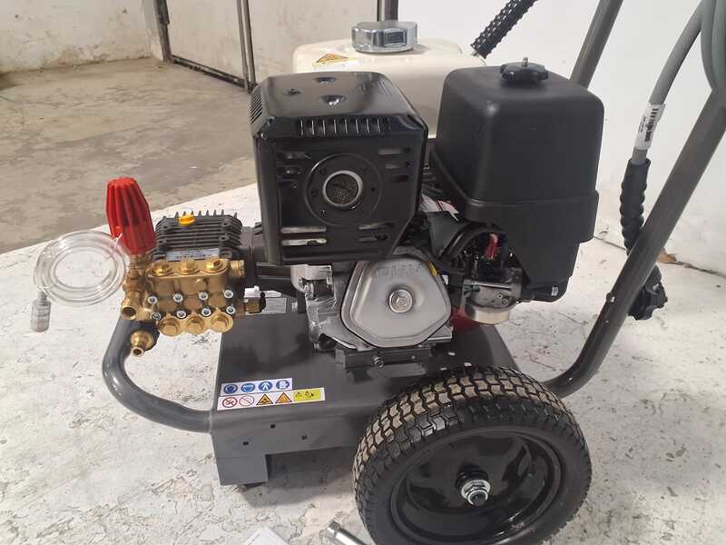 OUTLET - PICCOLI DIFETTI ESTETICI - Idropulitrice industriale a scoppio ZWDK 15/290 - 290 bar - 900 l/h - Con pompa Comet ZWD-K - motore Honda GX 390