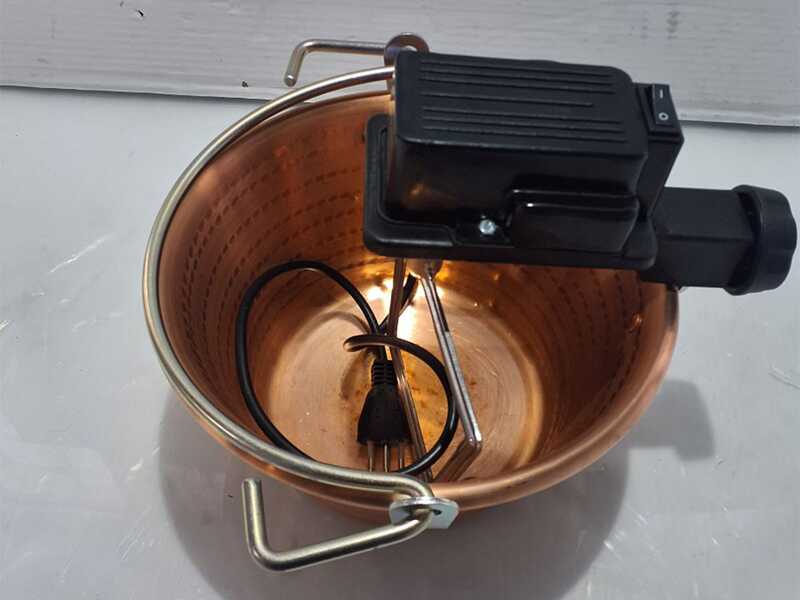 OUTLET - PICCOLI DIFETTI ESTETICI - NuovaFac Cuoca Automatica - Paiolo a induzione in rame elettrico martellato per polenta base piana 4L - 5W