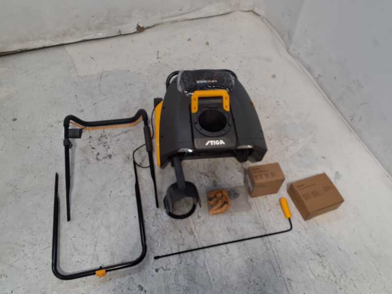 OUTLET - PICCOLI DIFETTI ESTETICI - Stiga ST 700e Kit - Spazzaneve a batteria - 48V/7,5Ah