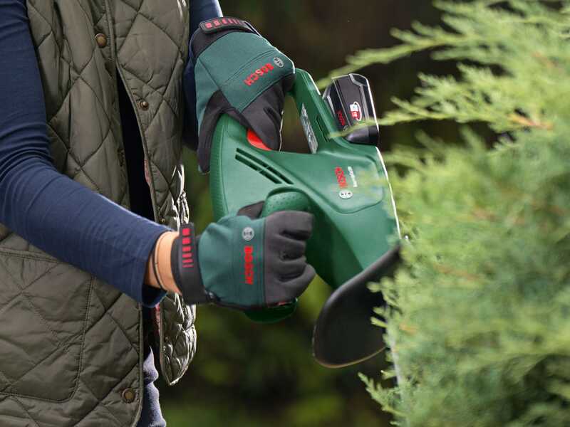 Bosch UniversalHedgePole 18 - Tagliasiepi su asta di prolunga a batteria - 18V/2,5 Ah