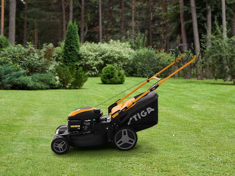 Stiga Combi 55 SQ H - Tagliaerba a scoppio trazionato - Motore Honda GCVx200 - Taglio 53cm