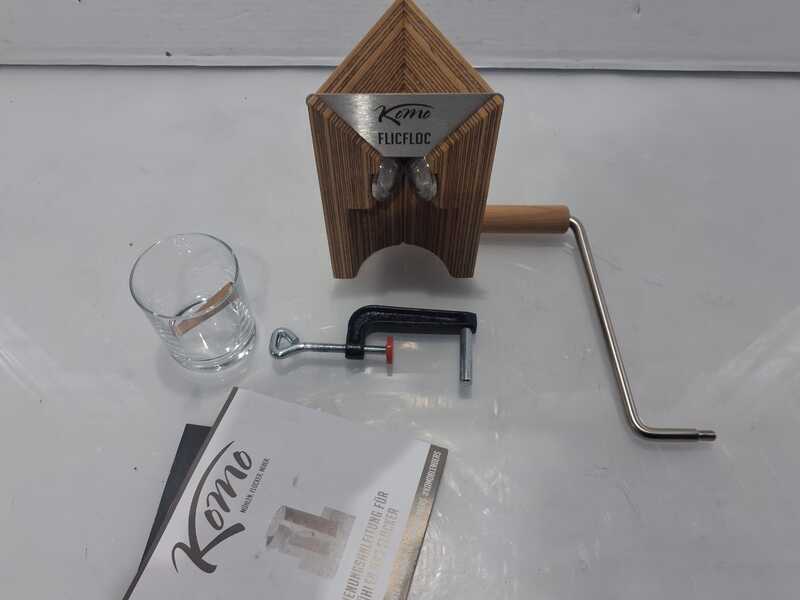 OUTLET - UTILIZZATO PER PROVA - Komo Flic Floc 100g - Fioccatrice manuale in faggio multiplex con rulli conici in acciaio inox