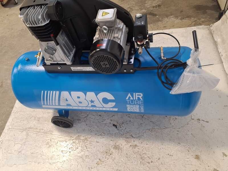 OUTLET - PICCOLI DIFETTI ESTETICI - ABAC  EXT A39B 270 CT4 - Compressore aria elettrico trifase a cinghia - Motore 4 HP &ndash; 270 lt