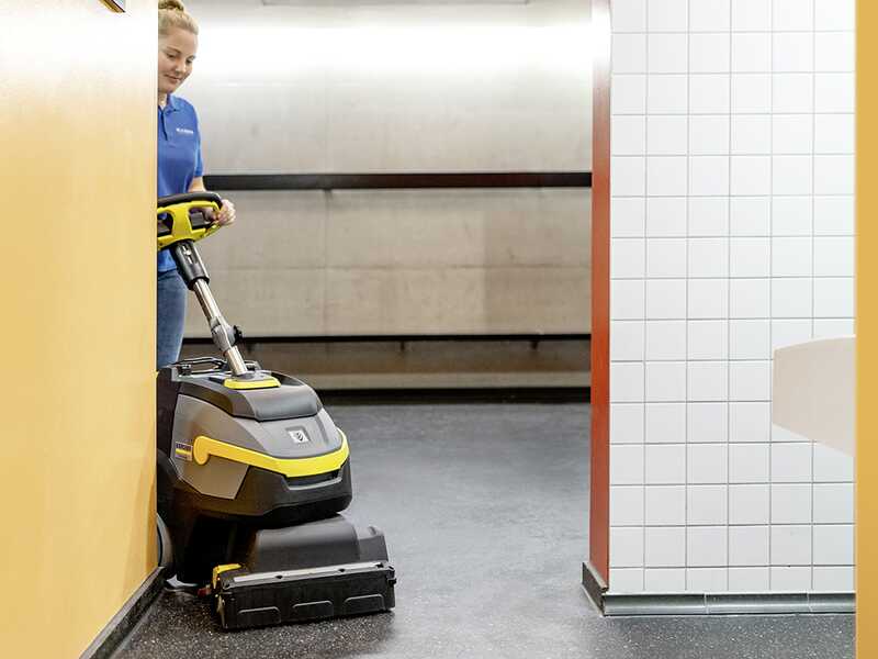 Karcher Pro BR 35/12 C Bp Pack - Lavapavimenti professionale a batteria - 3 in 1: lava, asciuga e aspira