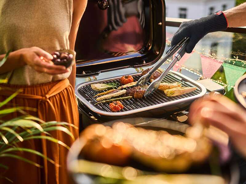 Weber Lumin Black 1502045 - Barbecue elettrico portatile - Griglia 49x33 cm