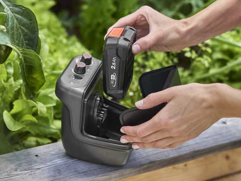 Gardena 2400 Comfort Automatic 18V P4A - Pompa sommersa a batteria per acque chiare - 18V/2,5Ah