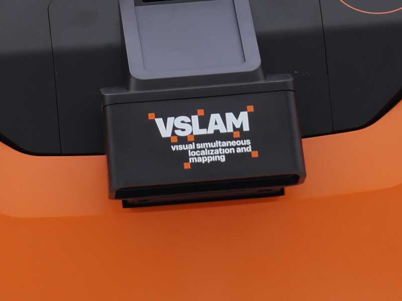 Robotti nurmialueella