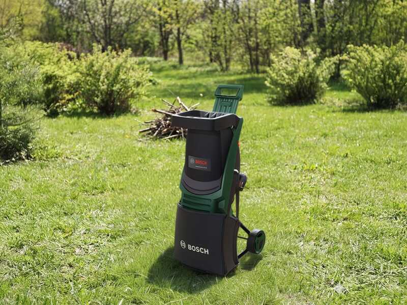 Bosch UniversalShredder - Biotrituratore a batteria 36V - con sacco di raccolta - 2x18V/4Ah - TERZA BATTERIA IN OMAGGIO