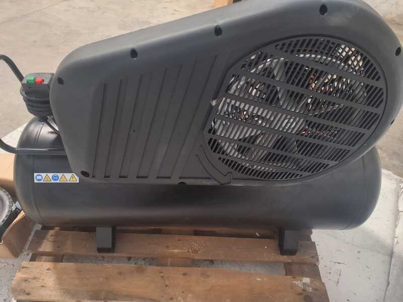 OUTLET - PICCOLI DIFETTI ESTETICI - Nuair NB/5,5 T/200 - Compressore aria elettrico trifase a cinghia - Motore 5.5 HP - 200 lt