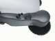 Nilfisk SW750 - Spazzatrice trazionata a batteria con cesto di raccolta 12V - 46Ah