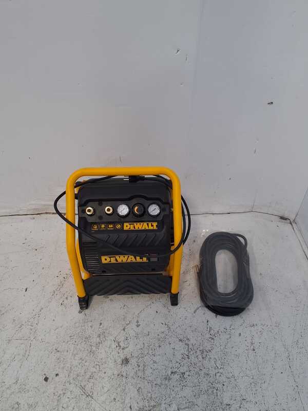 OUTLET - SENZA IMBALLO ORIGINALE - DeWalt DPC10QTC-QS - Compressore aria elettrico portatile monofase, oil-less - Motore 1.5 HP - 9.4 lt