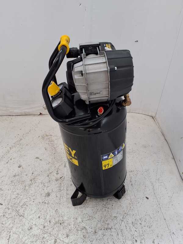 OUTLET - UTILIZZATO PER PROVA - Stanley Fatmax HY 227/10/30V - Compressore aria elettrico monofase - Motore 2 HP - 30 lt