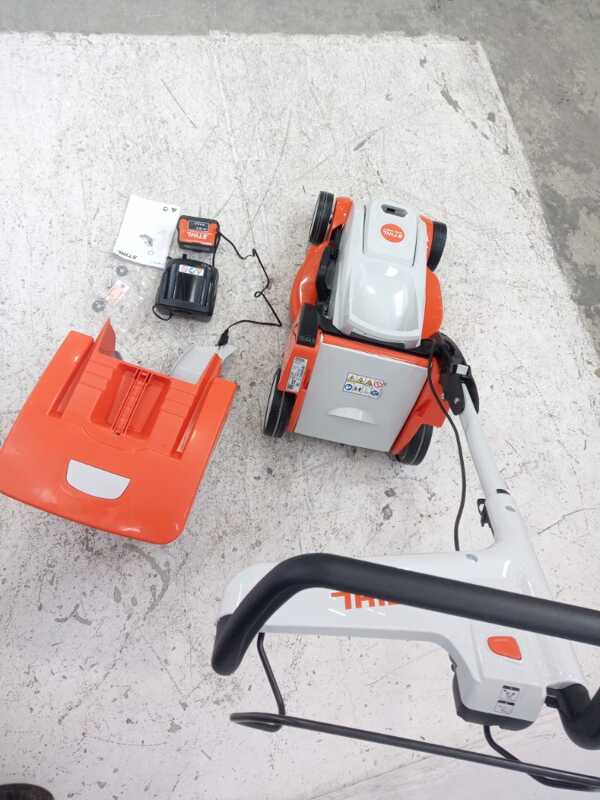 OUTLET - DIFETTI ESTETICI - STIHL RMA 239 C - Tagliaerba a batteria - 36V 5Ah - Taglio 37 cm