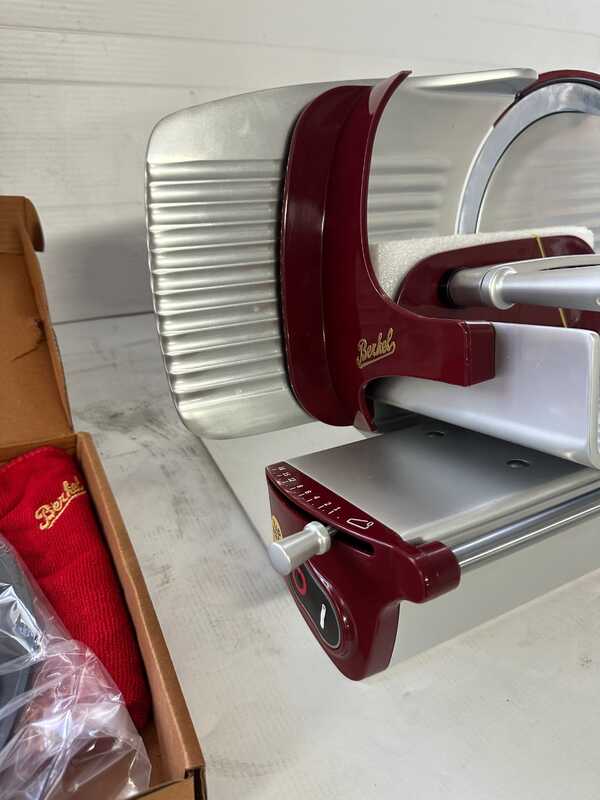 OUTLET - DA ESPOSIZIONE - Berkel Home Line Plus 250 Rossa - Affettatrice con lama 250 mm