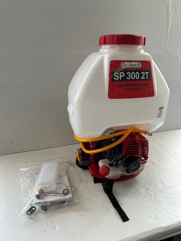 OUTLET - PICCOLI DIFETTI ESTETICI - GeoTech SP 300 2T - Pompa irroratrice a scoppio spalleggiata - 2 tempi a miscela