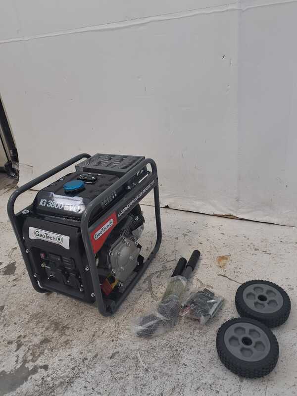 OUTLET - PICCOLI DIFETTI ESTETICI - GeoTech iG 3800 EVO - Generatore di corrente carrellato inverter a benzina 3.8 kW - Continua 3.5 kW Monofase