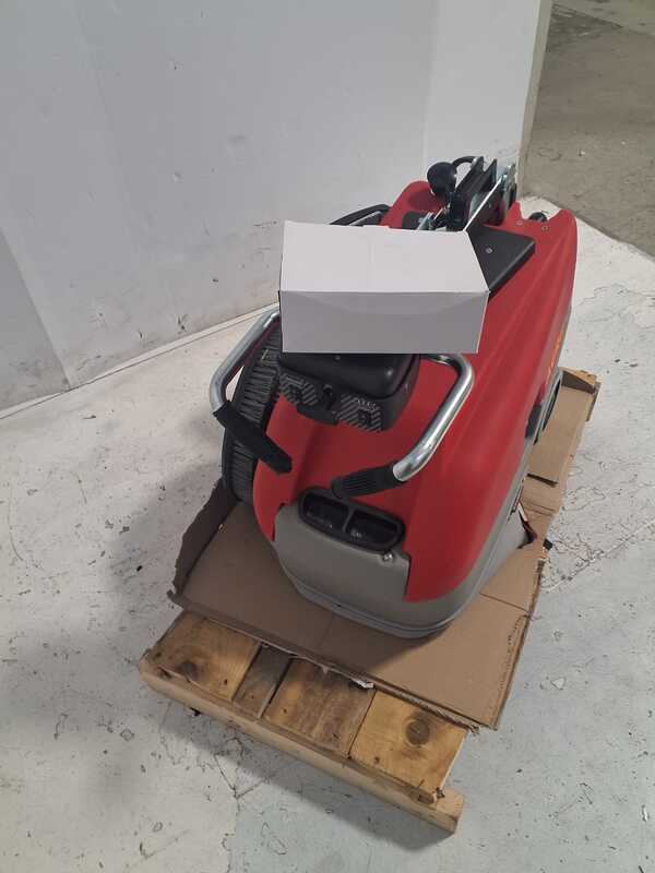 OUTLET - UTILIZZATO PER PROVA - Lavapavimenti a batteria U.T. LP-350-B - 3 in 1: lava, asciuga e aspira