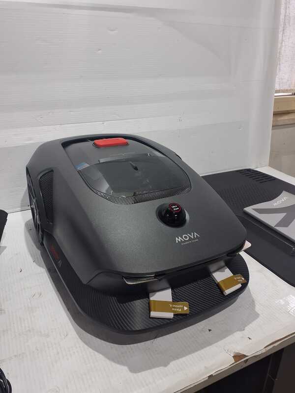 OUTLET - PICCOLI DIFETTI ESTETICI - MOVA 600 - Robot Tagliaerba - Senza impianto - Con Kit 81 lame di ricambio