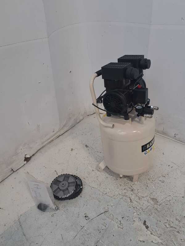 OUTLET - PICCOLI DIFETTI ESTETICI - BlackStone V-SBC50-15 - Compressore aria silenziato oilless - Motore 1.5 HP - 50 Litri - Verticale