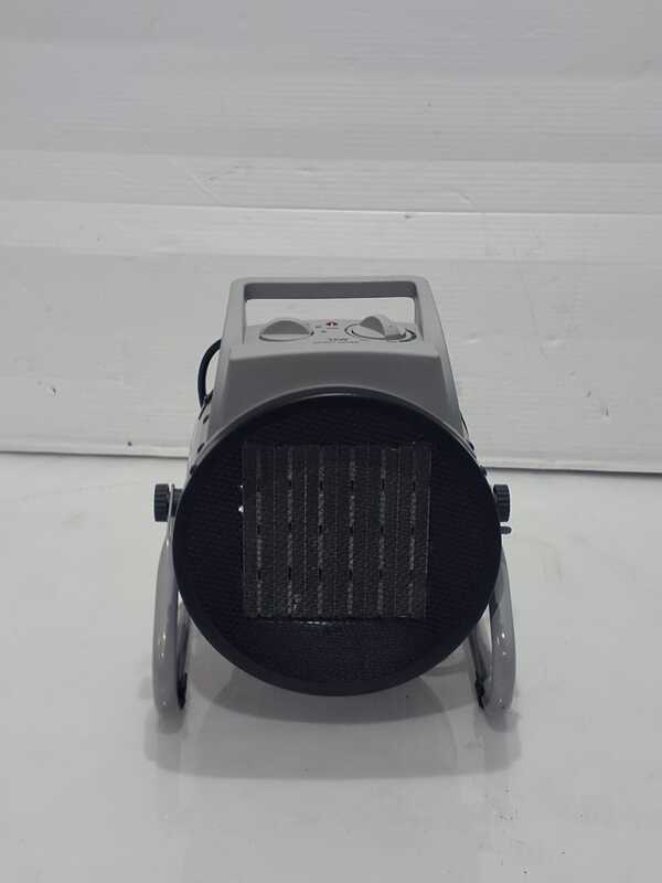 OUTLET - PICCOLI DIFETTI ESTETICI - BullMach BM-EFH 3RC - Generatore di aria calda elettrico - Elemento riscaldabile in ceramica - 3KW