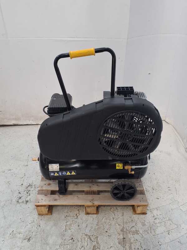 OUTLET - PICCOLI DIFETTI ESTETICI - Stanley Fatmax B 255/10/50 - Compressore aria elettrico monofase a cinghia - Motore 2 HP - 50 lt