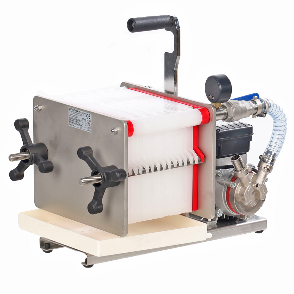 Enotecnica Pillan F14 Filtro per vino professionale da 14 cartoni 20x20 cm Telaio INOX e pompa NOVAX Filtri a Cartoni per Vino